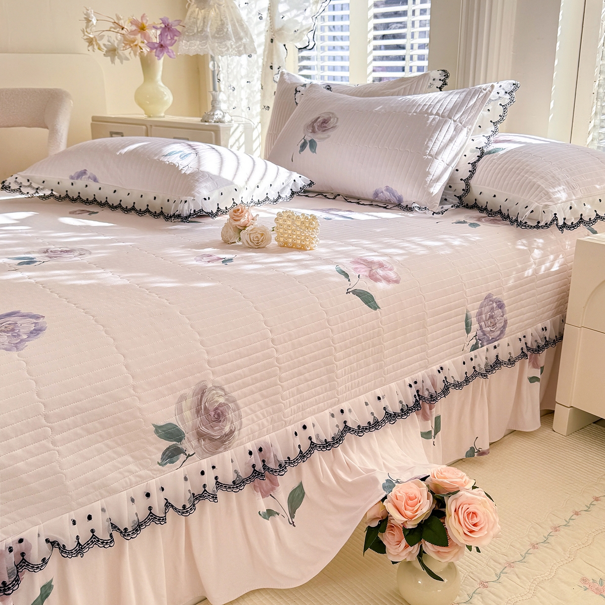 91家纺网 家纺一手货源 找家纺 丝印良品 2026新款凉感丝夹棉床盖款三件套 花间晚照