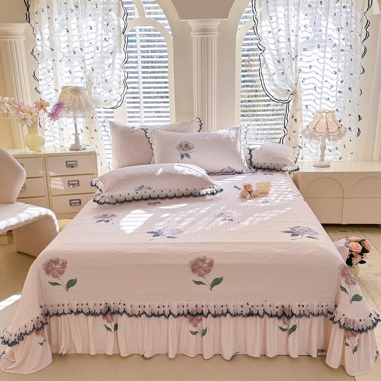 91家纺网 家纺一手货源 找家纺 丝印良品 2026新款凉感丝夹棉床盖款三件套 花间晚照