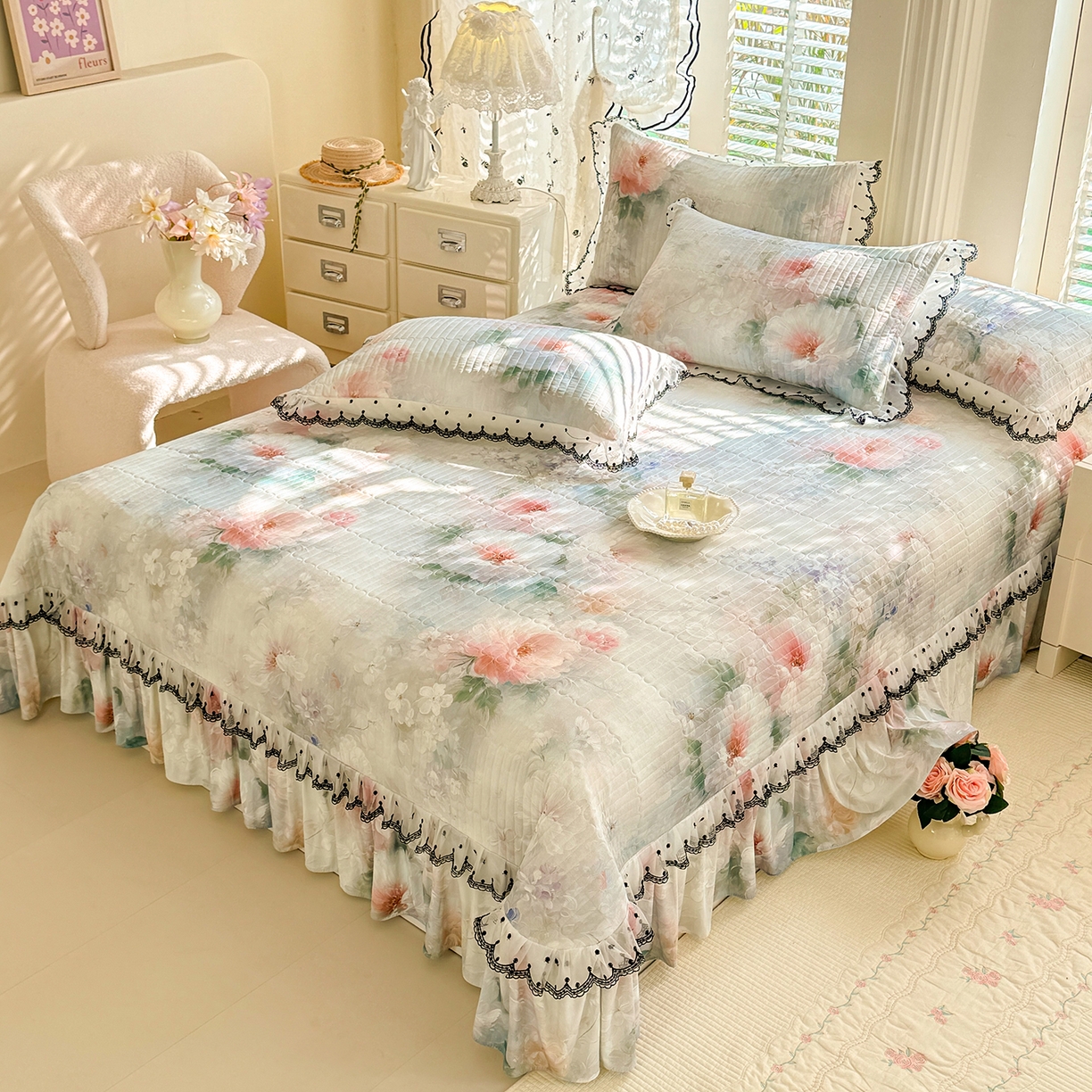 91家纺网 家纺一手货源 找家纺 丝印良品 2026新款凉感丝夹棉床盖款三件套 浮绘花影