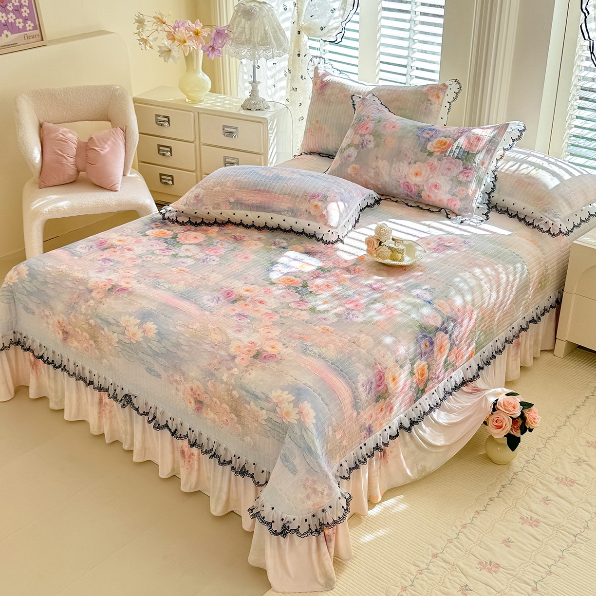 91家纺网 家纺一手货源 找家纺 丝印良品 2026新款凉感丝夹棉床盖款三件套 荷塘月色