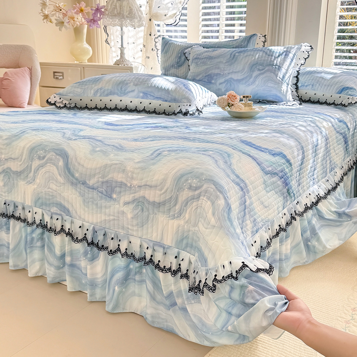 91家纺网 家纺一手货源 找家纺 丝印良品 2026新款凉感丝夹棉床盖款三件套 星河好眠