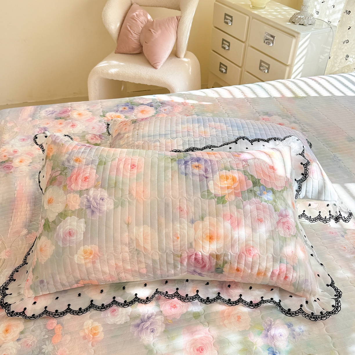 91家纺网 家纺一手货源 找家纺 丝印良品 2026新款凉感丝夹棉床盖款三件套 荷塘月色