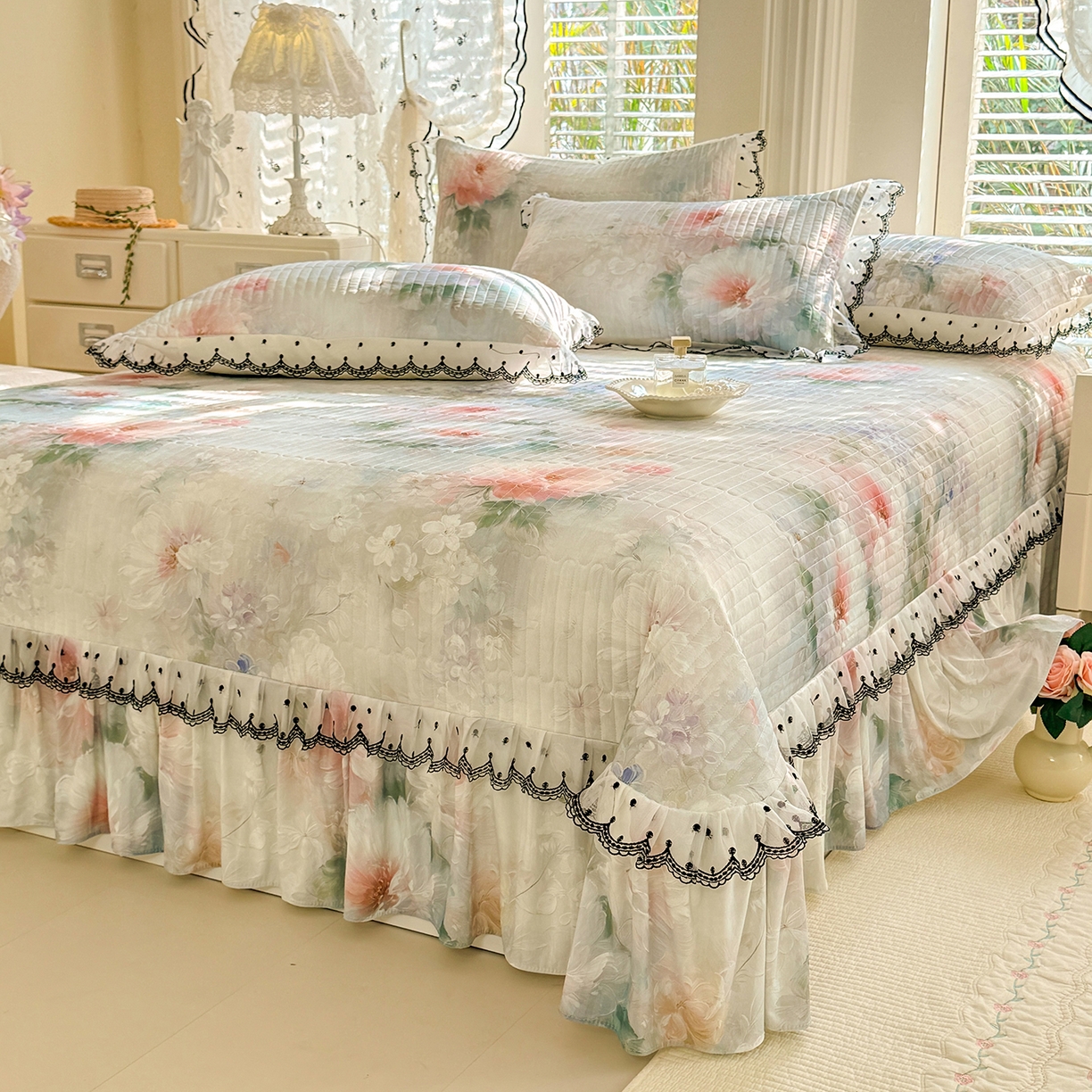 91家纺网 家纺一手货源 找家纺 丝印良品 2026新款凉感丝夹棉床盖款三件套 浮绘花影