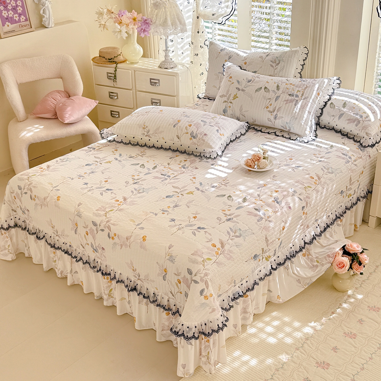 91家纺网 家纺一手货源 找家纺 丝印良品 2026新款凉感丝夹棉床盖款三件套 花田半亩