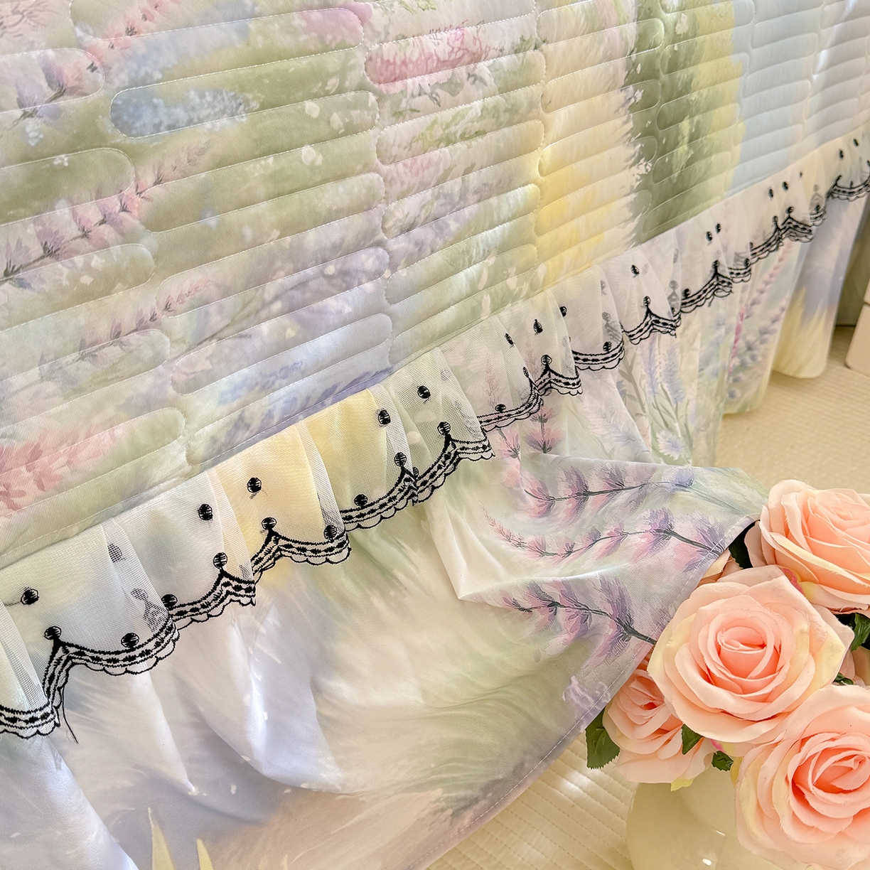 91家纺网 家纺一手货源 找家纺 丝印良品 2026新款凉感丝夹棉床盖款三件套 浅薰如梦