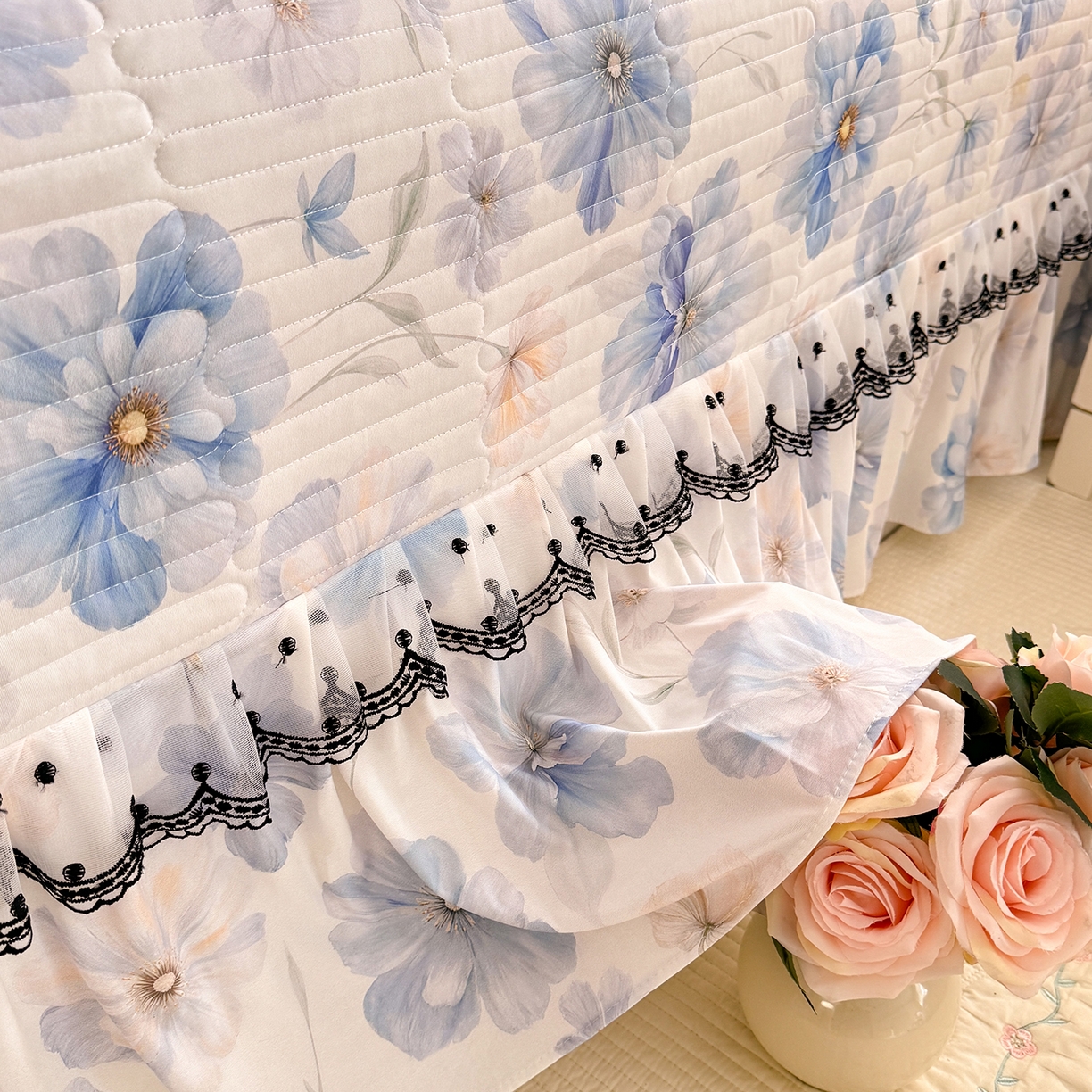 91家纺网 家纺一手货源 找家纺 丝印良品 2026新款凉感丝夹棉床盖款三件套 尼斯花晨