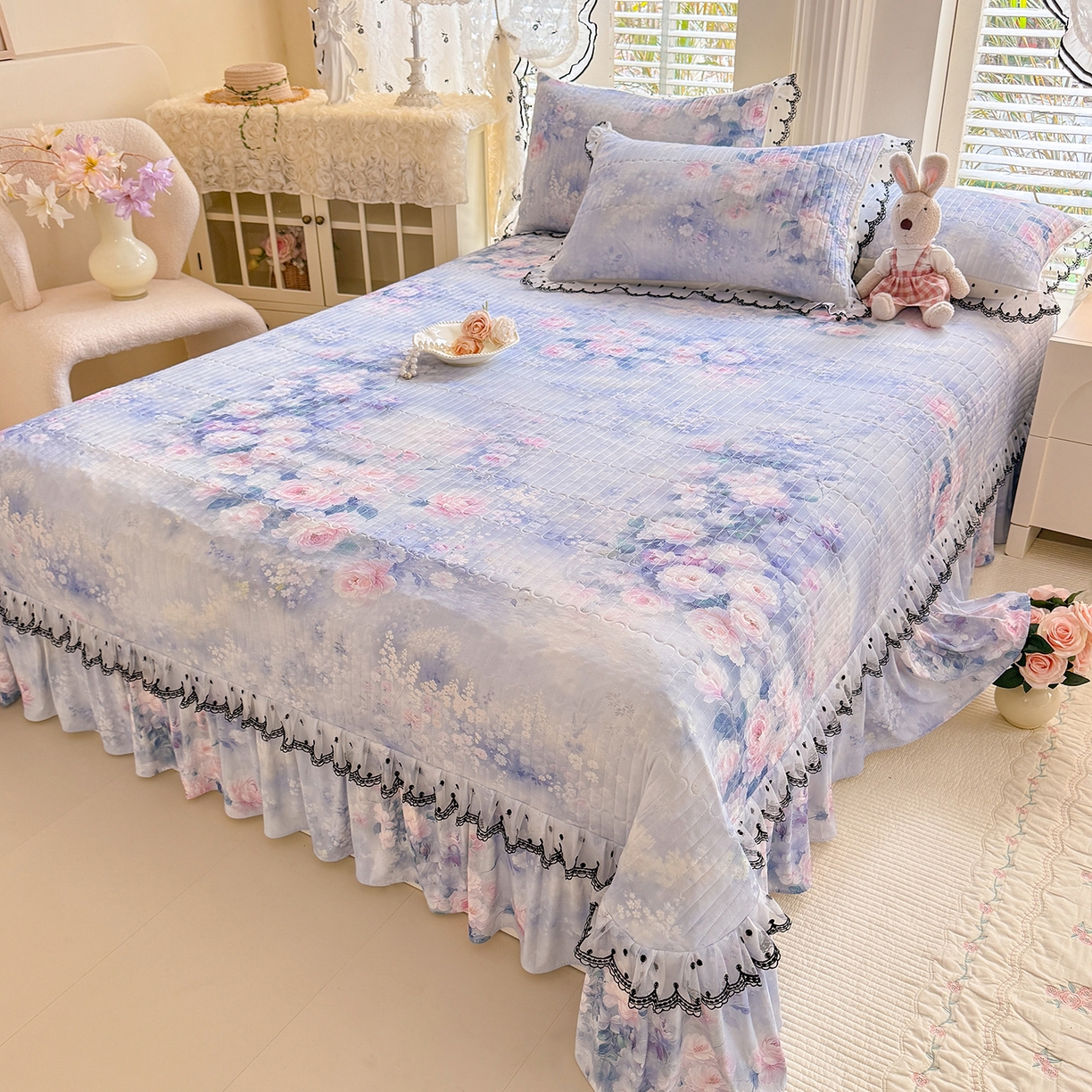 91家纺网 家纺一手货源 找家纺 丝印良品 2026新款凉感丝夹棉床盖款三件套 陌上花开