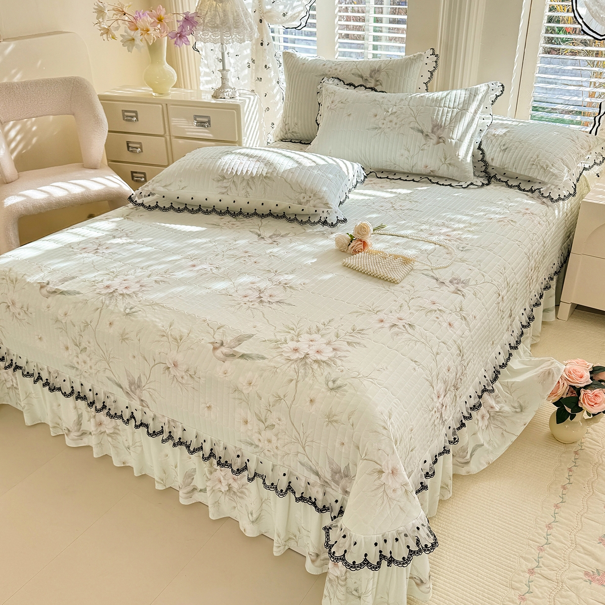 91家纺网 家纺一手货源 找家纺 丝印良品 2026新款凉感丝夹棉床盖款三件套 花枝鸟影