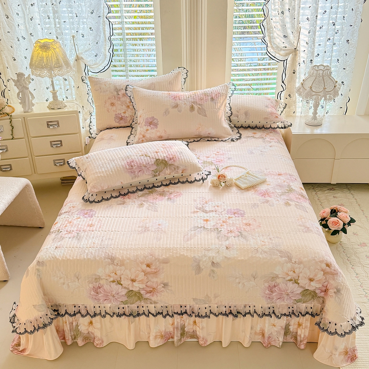 91家纺网 家纺一手货源 找家纺 丝印良品 2026新款凉感丝夹棉床盖款三件套 花间辞