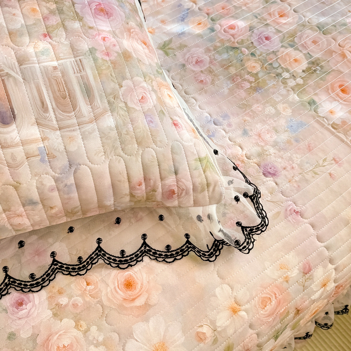 91家纺网 家纺一手货源 找家纺 丝印良品 2026新款凉感丝夹棉床盖款三件套 烟水花雾