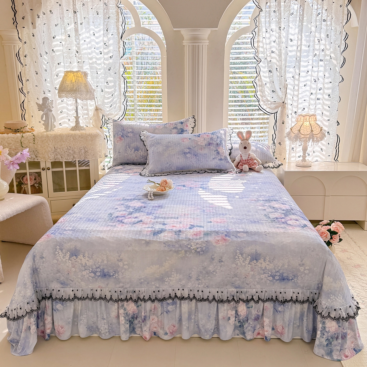 91家纺网 家纺一手货源 找家纺 丝印良品 2026新款凉感丝夹棉床盖款三件套 陌上花开