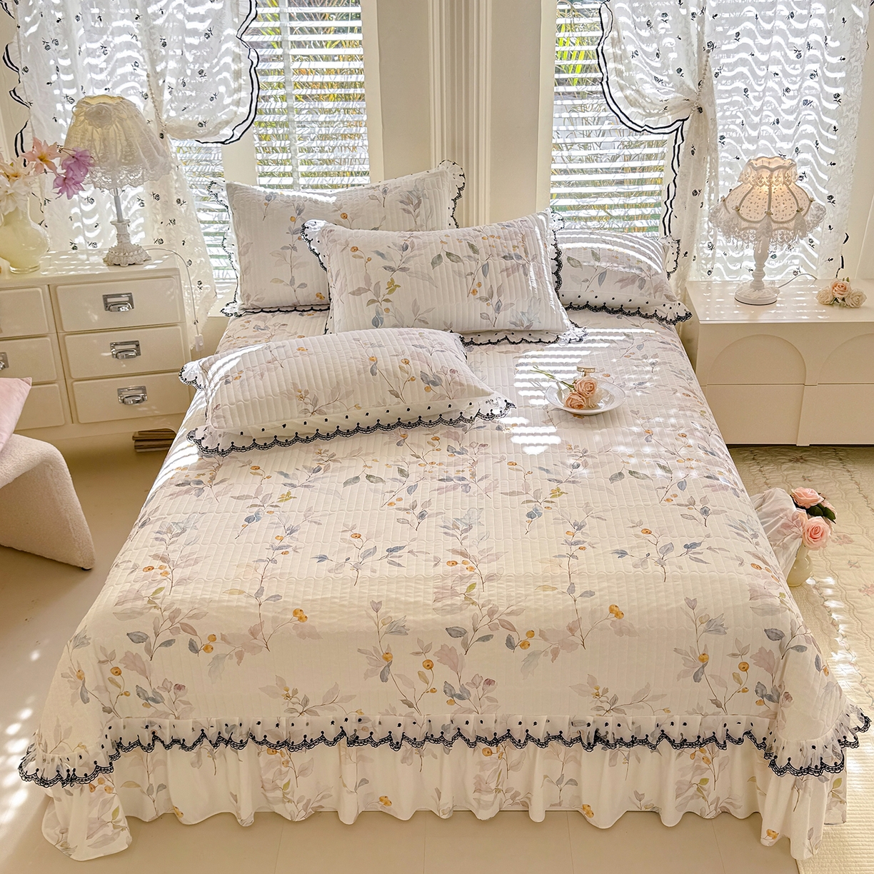 91家纺网 家纺一手货源 找家纺 丝印良品 2026新款凉感丝夹棉床盖款三件套 花田半亩