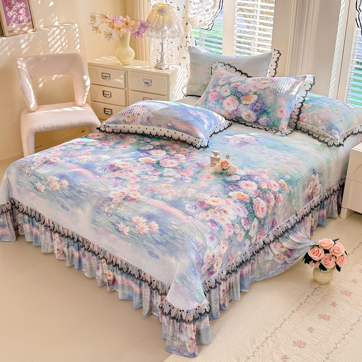 91家纺网 家纺一手货源 找家纺 丝印良品 2026新款凉感丝夹棉床盖款三件套 一池清梦