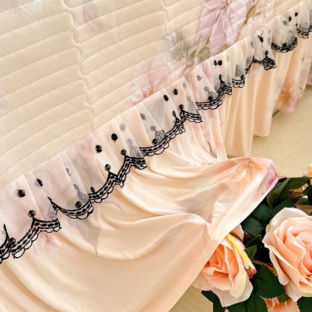 91家纺网 家纺一手货源 找家纺 丝印良品 2026新款凉感丝夹棉床盖款三件套 花间辞