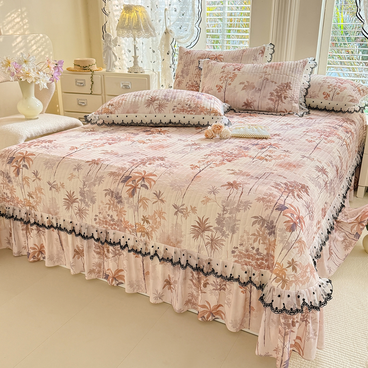 91家纺网 家纺一手货源 找家纺 丝印良品 2026新款凉感丝夹棉床盖款三件套 金枝玉叶