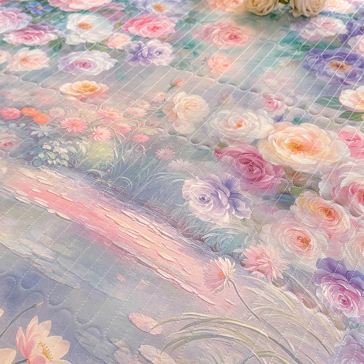 91家纺网 家纺一手货源 找家纺 丝印良品 2026新款凉感丝夹棉床盖款三件套 一池清梦