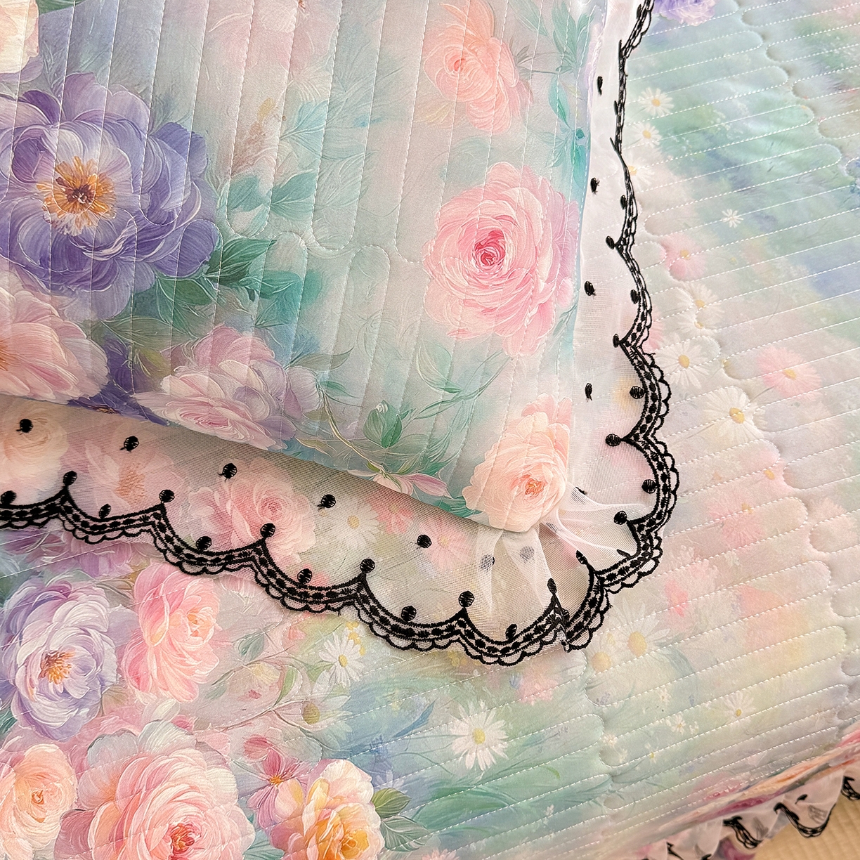 91家纺网 家纺一手货源 找家纺 丝印良品 2026新款凉感丝夹棉床盖款三件套 一池清梦