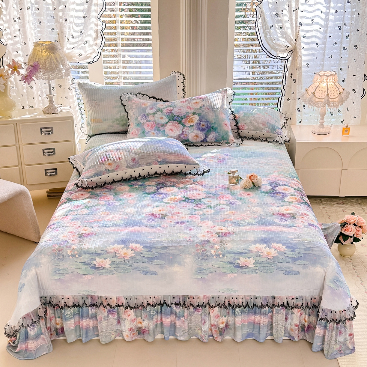 91家纺网 家纺一手货源 找家纺 丝印良品 2026新款凉感丝夹棉床盖款三件套 一池清梦