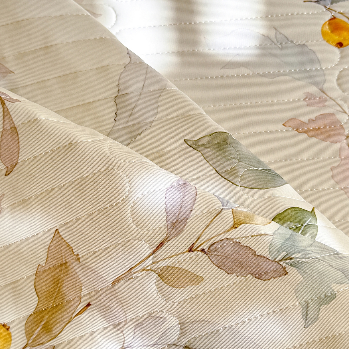 91家纺网 家纺一手货源 找家纺 丝印良品 2026新款凉感丝夹棉床盖款三件套 花田半亩