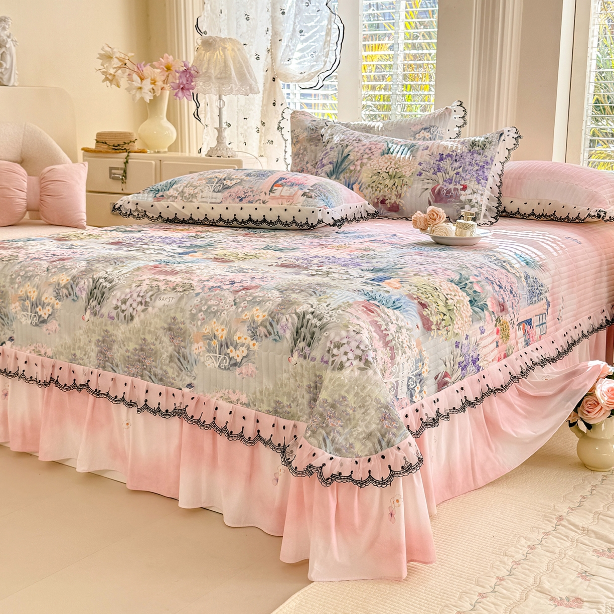 91家纺网 家纺一手货源 找家纺 丝印良品 2026新款凉感丝夹棉床盖款三件套 花团锦簇