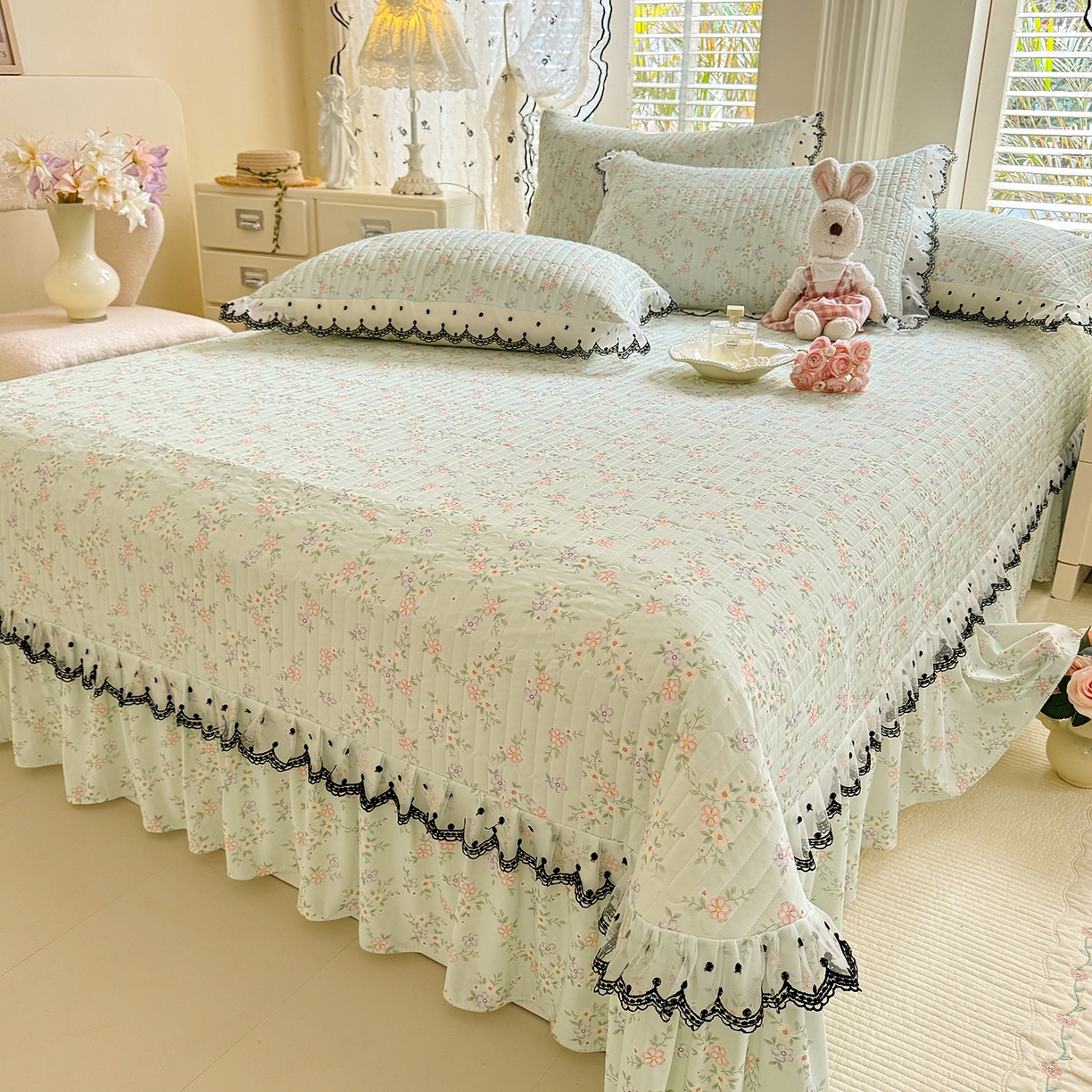 91家纺网 家纺一手货源 找家纺 丝印良品 2026新款凉感丝夹棉床盖款三件套 云絮花