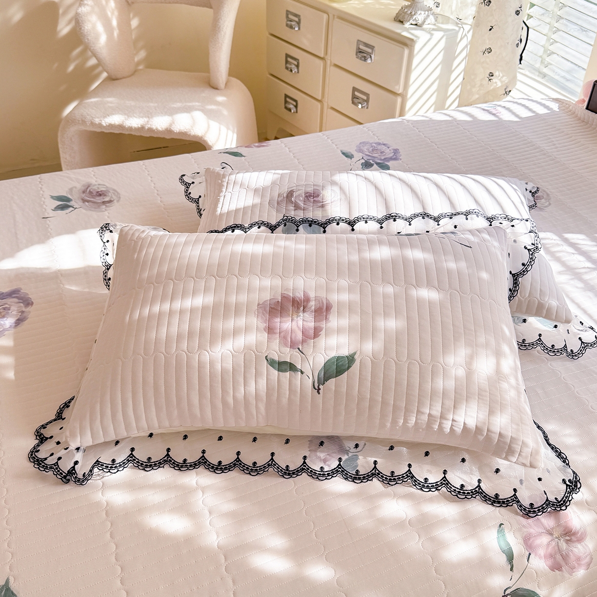 91家纺网 家纺一手货源 找家纺 丝印良品 2026新款凉感丝夹棉床盖款三件套 花间晚照