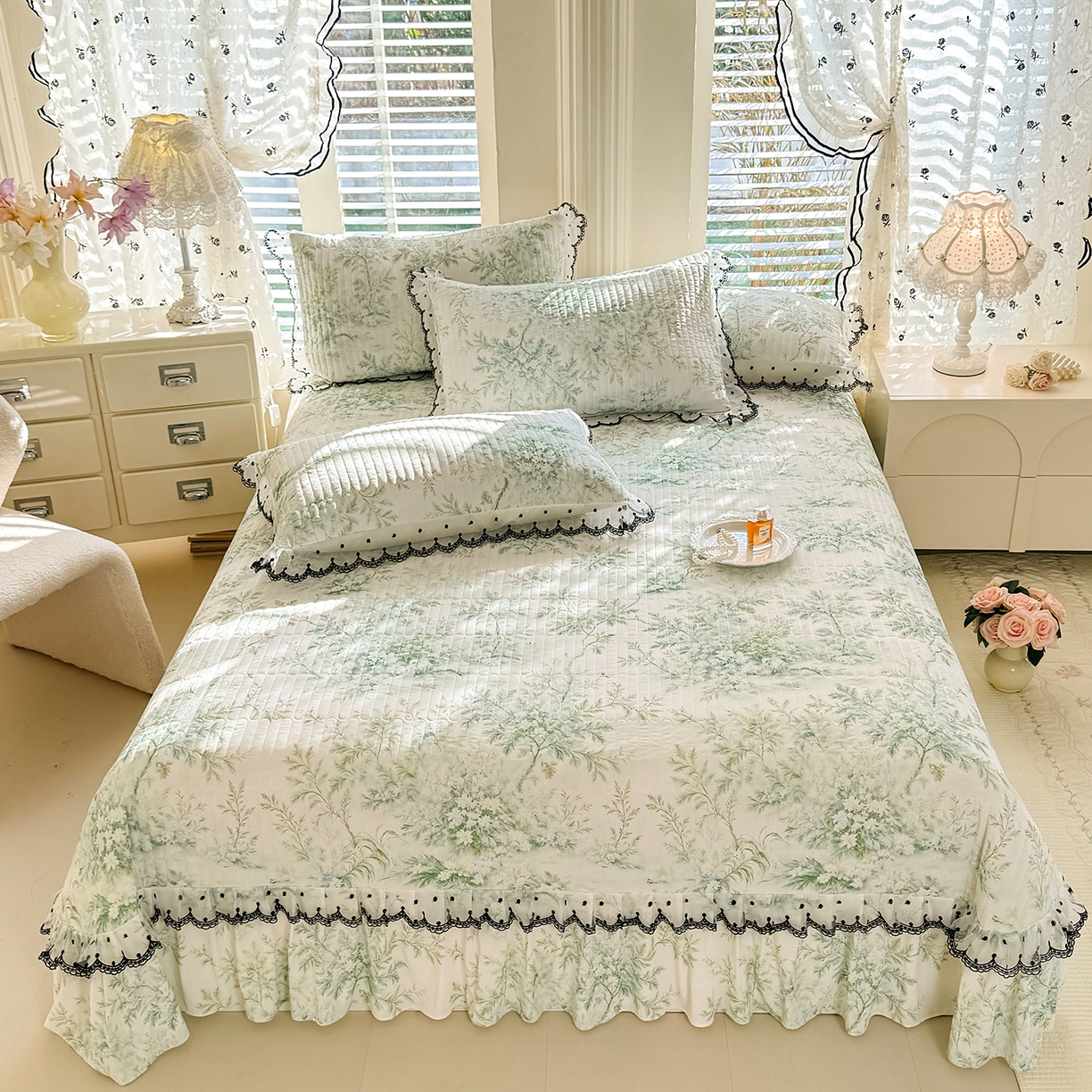 91家纺网 家纺一手货源 找家纺 丝印良品 2026新款凉感丝夹棉床盖款三件套 解语花吟