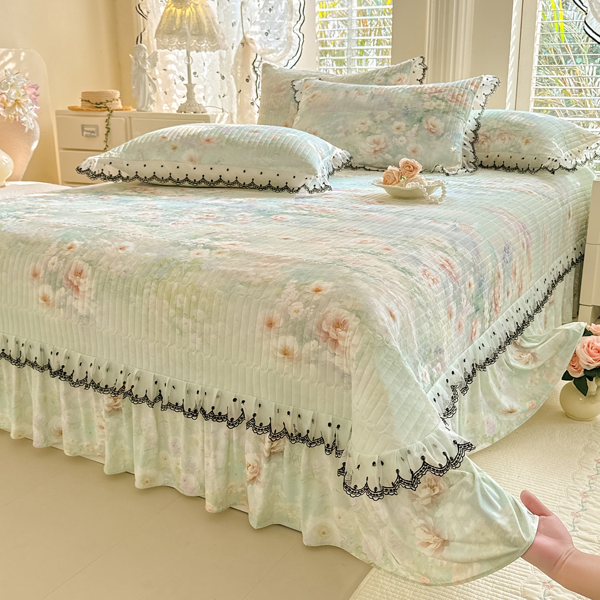 91家纺网 家纺一手货源 找家纺 丝印良品 2026新款凉感丝夹棉床盖款三件套 向阳花开