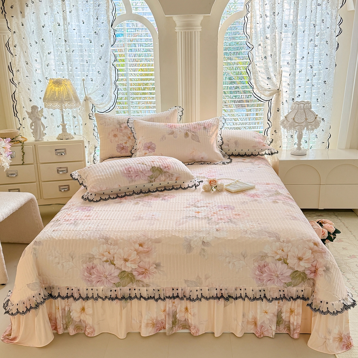 91家纺网 家纺一手货源 找家纺 丝印良品 2026新款凉感丝夹棉床盖款三件套 花间辞