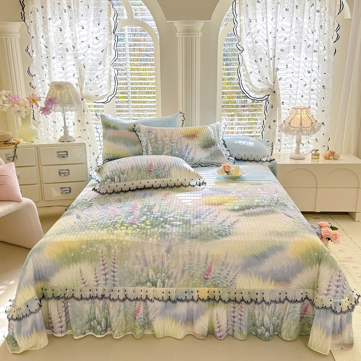 91家纺网 家纺一手货源 找家纺 丝印良品 2026新款凉感丝夹棉床盖款三件套 浅薰如梦