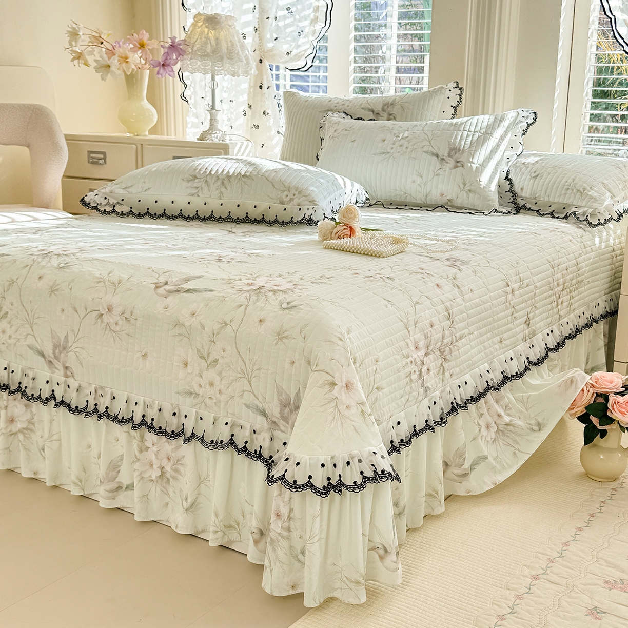 91家纺网 家纺一手货源 找家纺 丝印良品 2026新款凉感丝夹棉床盖款三件套 花枝鸟影