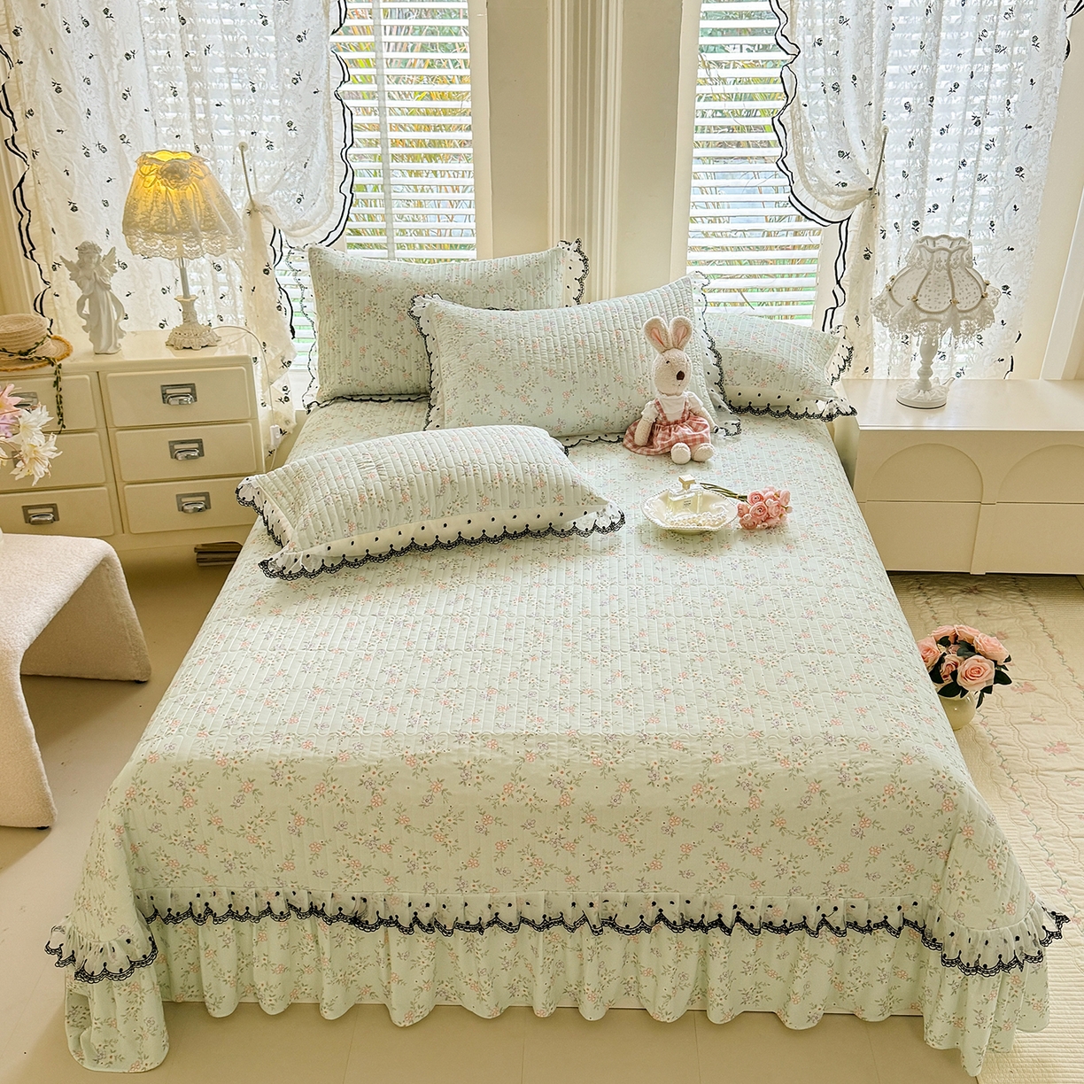 91家纺网 家纺一手货源 找家纺 丝印良品 2026新款凉感丝夹棉床盖款三件套 云絮花