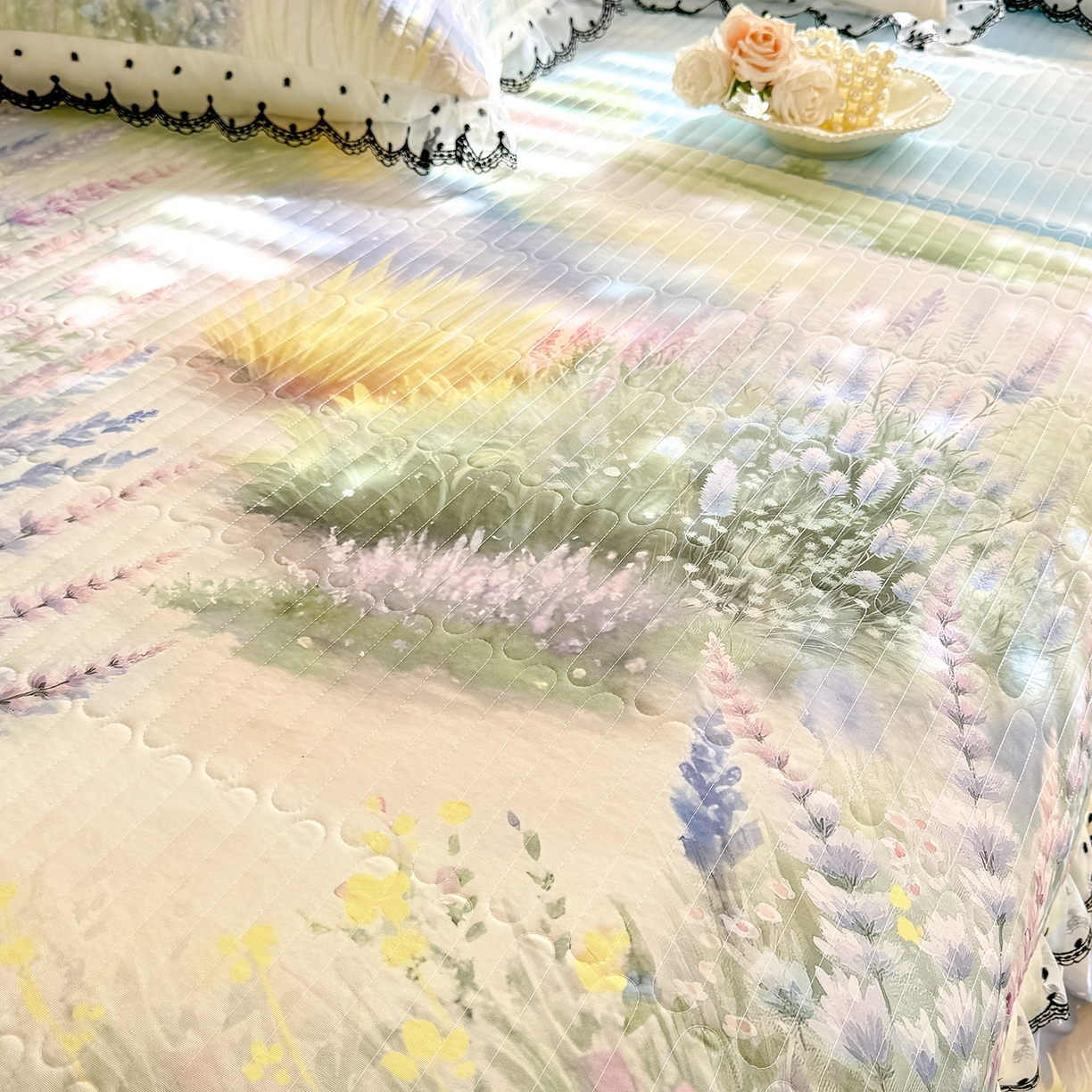 91家纺网 家纺一手货源 找家纺 丝印良品 2026新款凉感丝夹棉床盖款三件套 浅薰如梦