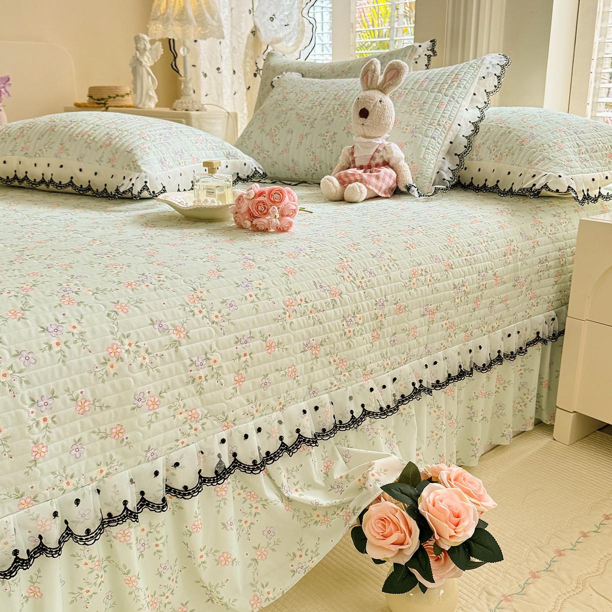 91家纺网 家纺一手货源 找家纺 丝印良品 2026新款凉感丝夹棉床盖款三件套 云絮花