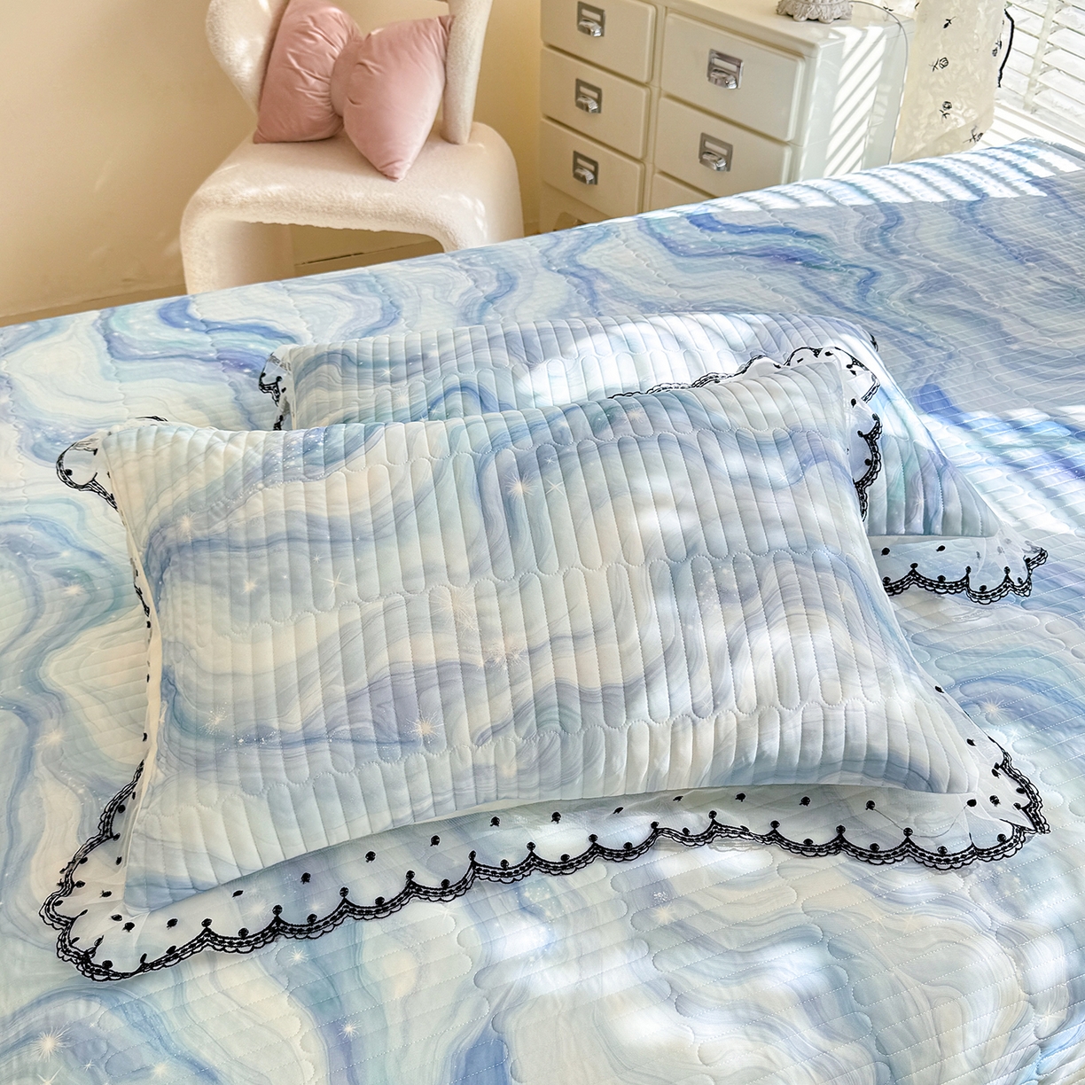 91家纺网 家纺一手货源 找家纺 丝印良品 2026新款凉感丝夹棉床盖款三件套 星河好眠