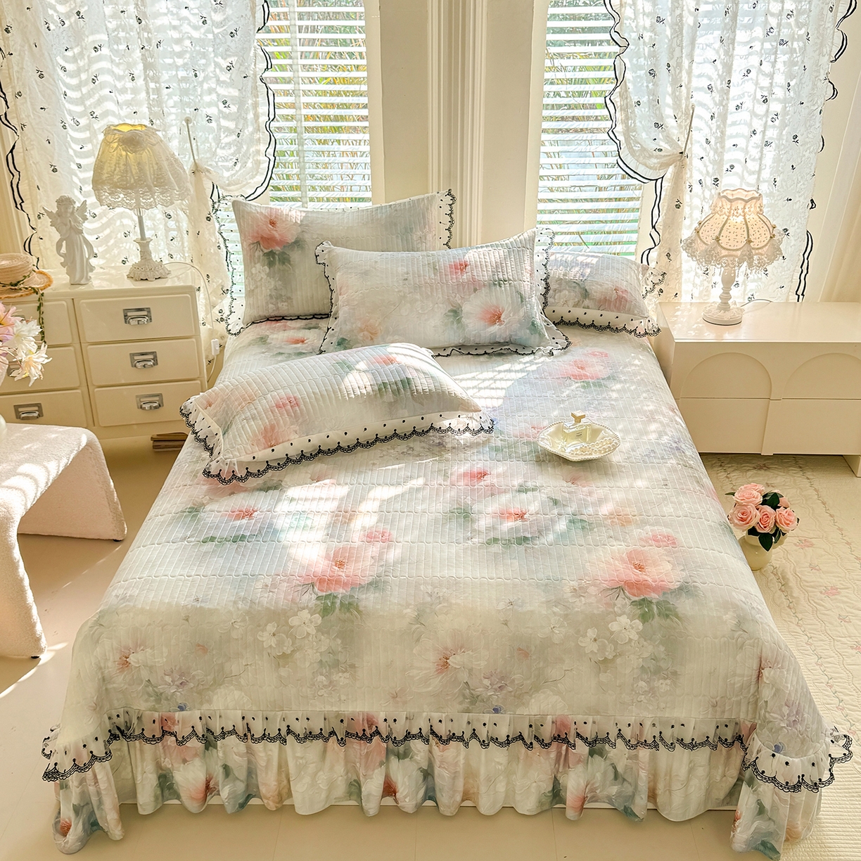 91家纺网 家纺一手货源 找家纺 丝印良品 2026新款凉感丝夹棉床盖款三件套 浮绘花影