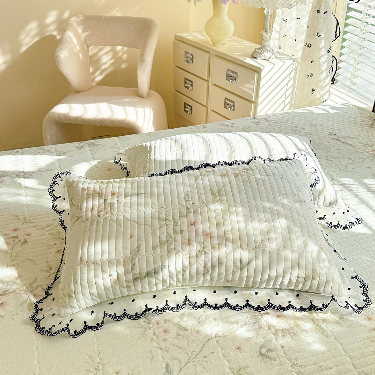 91家纺网 家纺一手货源 找家纺 丝印良品 2026新款凉感丝夹棉床盖款三件套 花枝鸟影