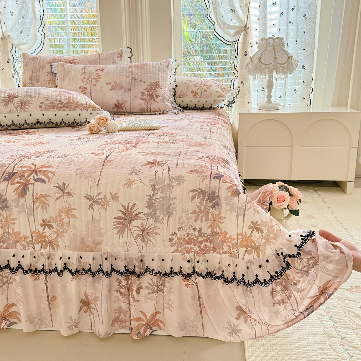 91家纺网 家纺一手货源 找家纺 丝印良品 2026新款凉感丝夹棉床盖款三件套 金枝玉叶