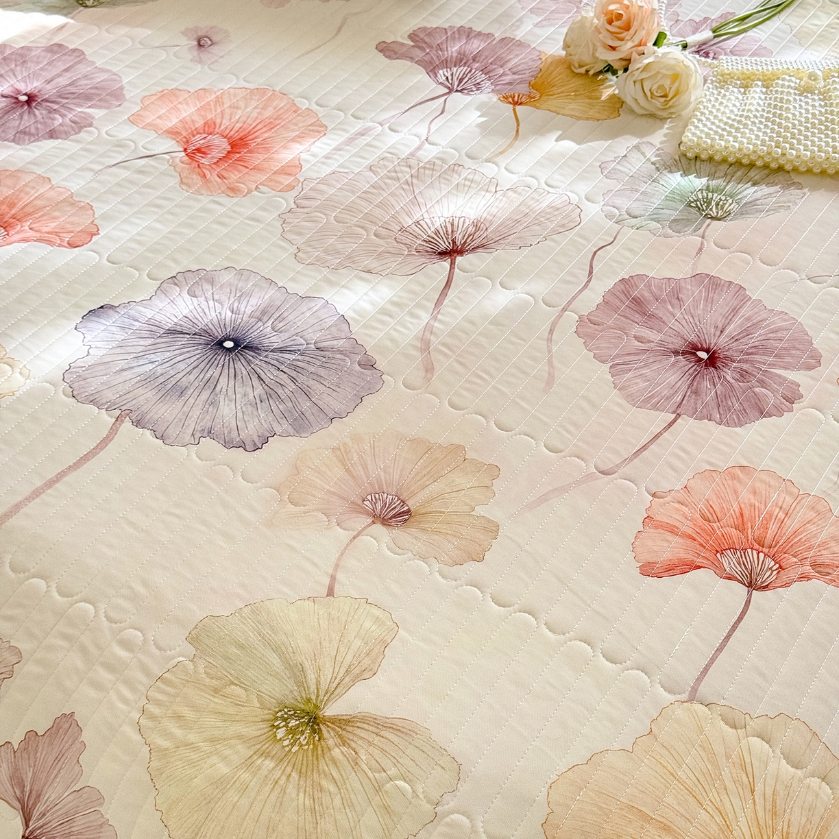 91家纺网 家纺一手货源 找家纺 丝印良品 2026新款凉感丝夹棉床盖款三件套 漫步花丛