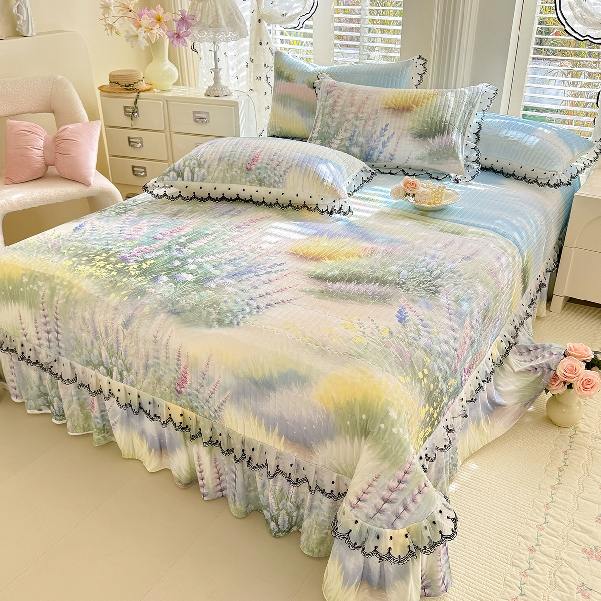 91家纺网 家纺一手货源 找家纺 丝印良品 2026新款凉感丝夹棉床盖款三件套 浅薰如梦