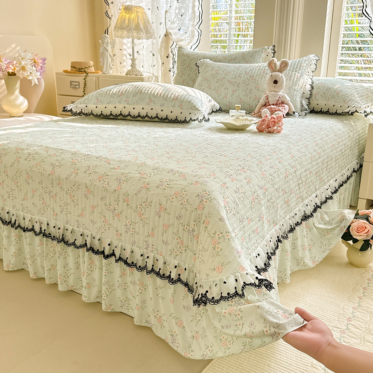 91家纺网 家纺一手货源 找家纺 丝印良品 2026新款凉感丝夹棉床盖款三件套 云絮花