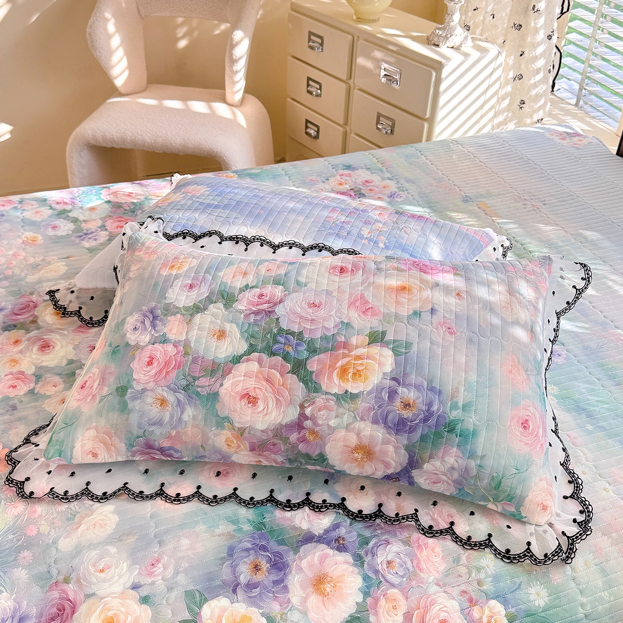 91家纺网 家纺一手货源 找家纺 丝印良品 2026新款凉感丝夹棉床盖款三件套 一池清梦