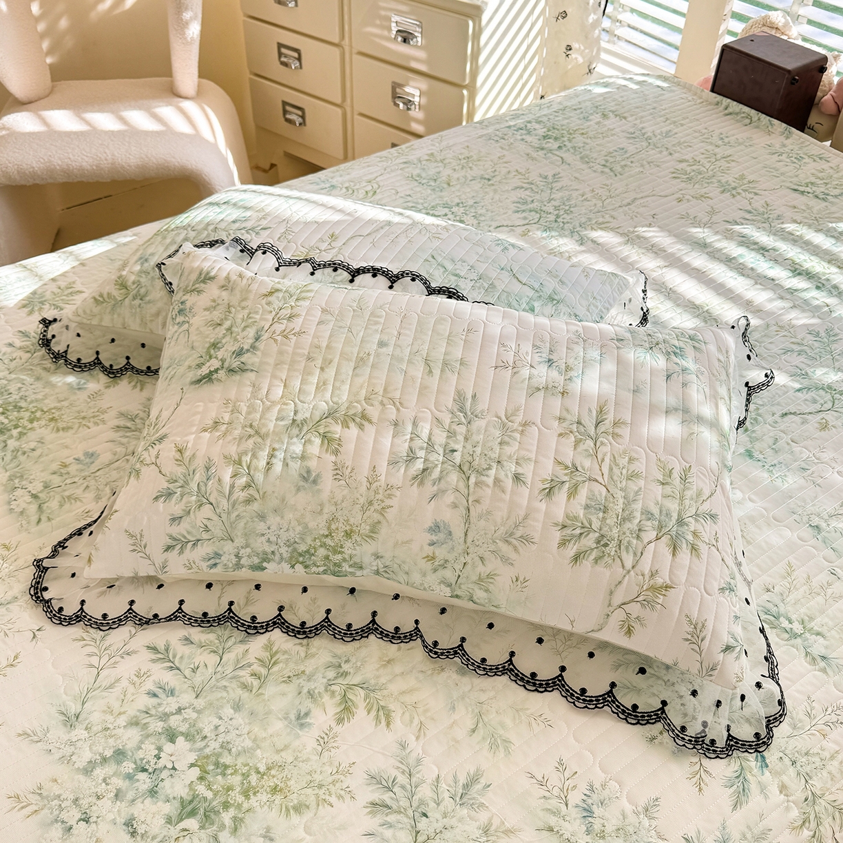 91家纺网 家纺一手货源 找家纺 丝印良品 2026新款凉感丝夹棉床盖款三件套 解语花吟