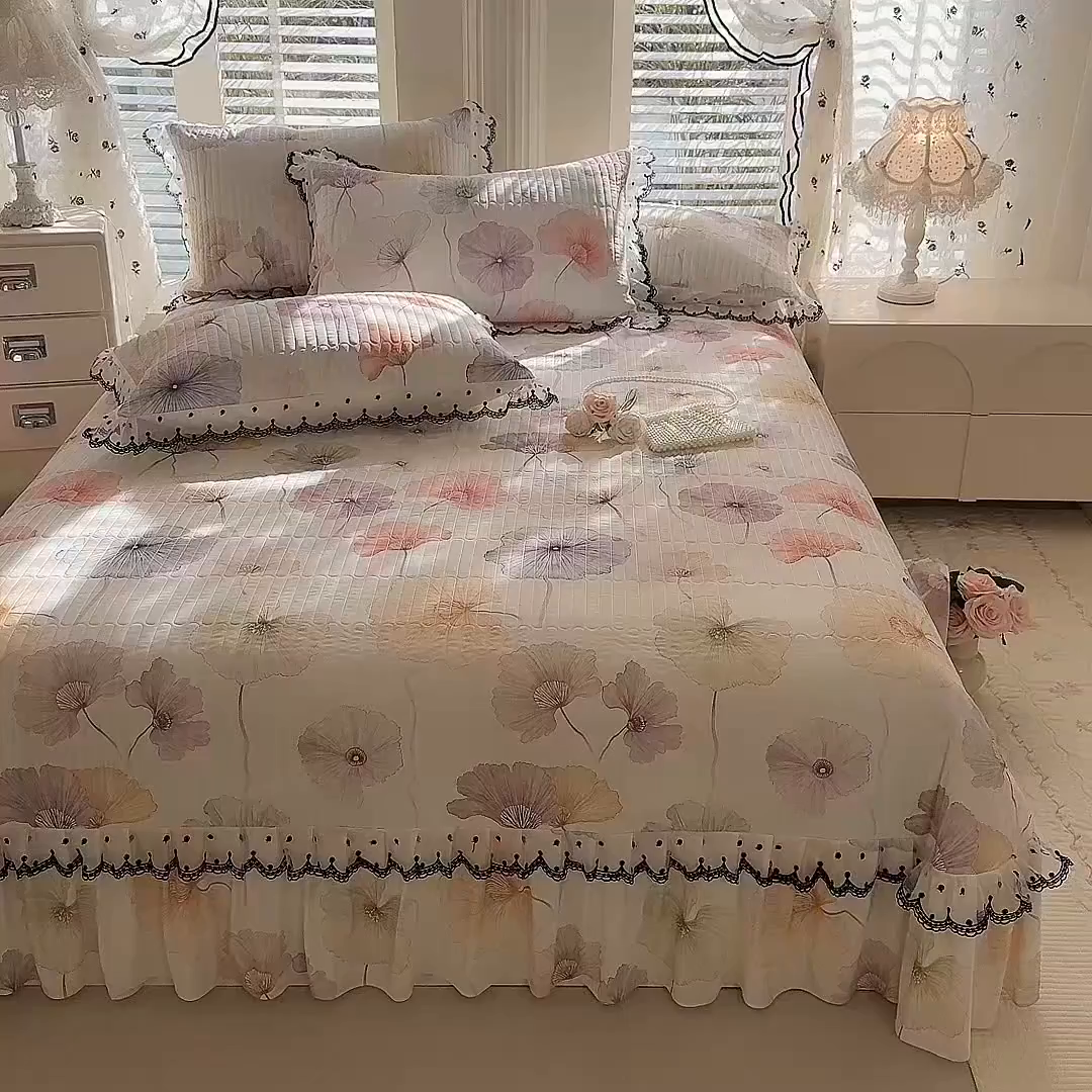 91家纺网 家纺一手货源 找家纺 丝印良品 2026新款凉感丝夹棉床盖款三件套 漫步花丛