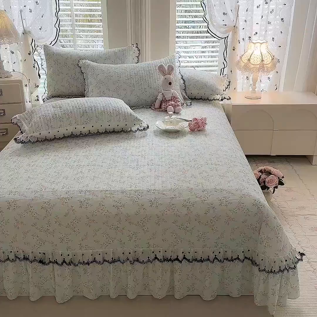 91家纺网 家纺一手货源 找家纺 丝印良品 2026新款凉感丝夹棉床盖款三件套 云絮花