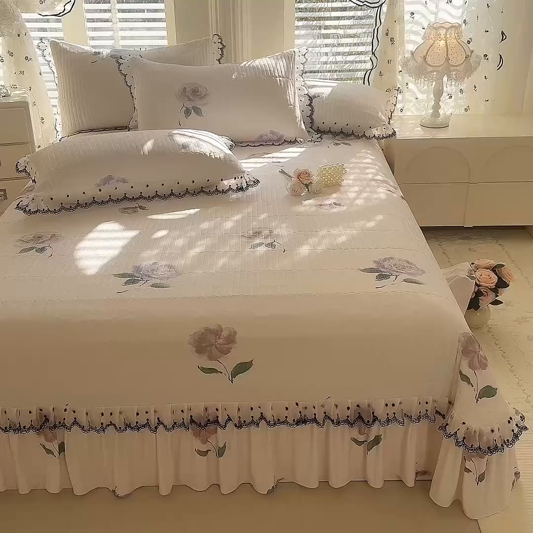 91家纺网 家纺一手货源 找家纺 丝印良品 2026新款凉感丝夹棉床盖款三件套 花间晚照