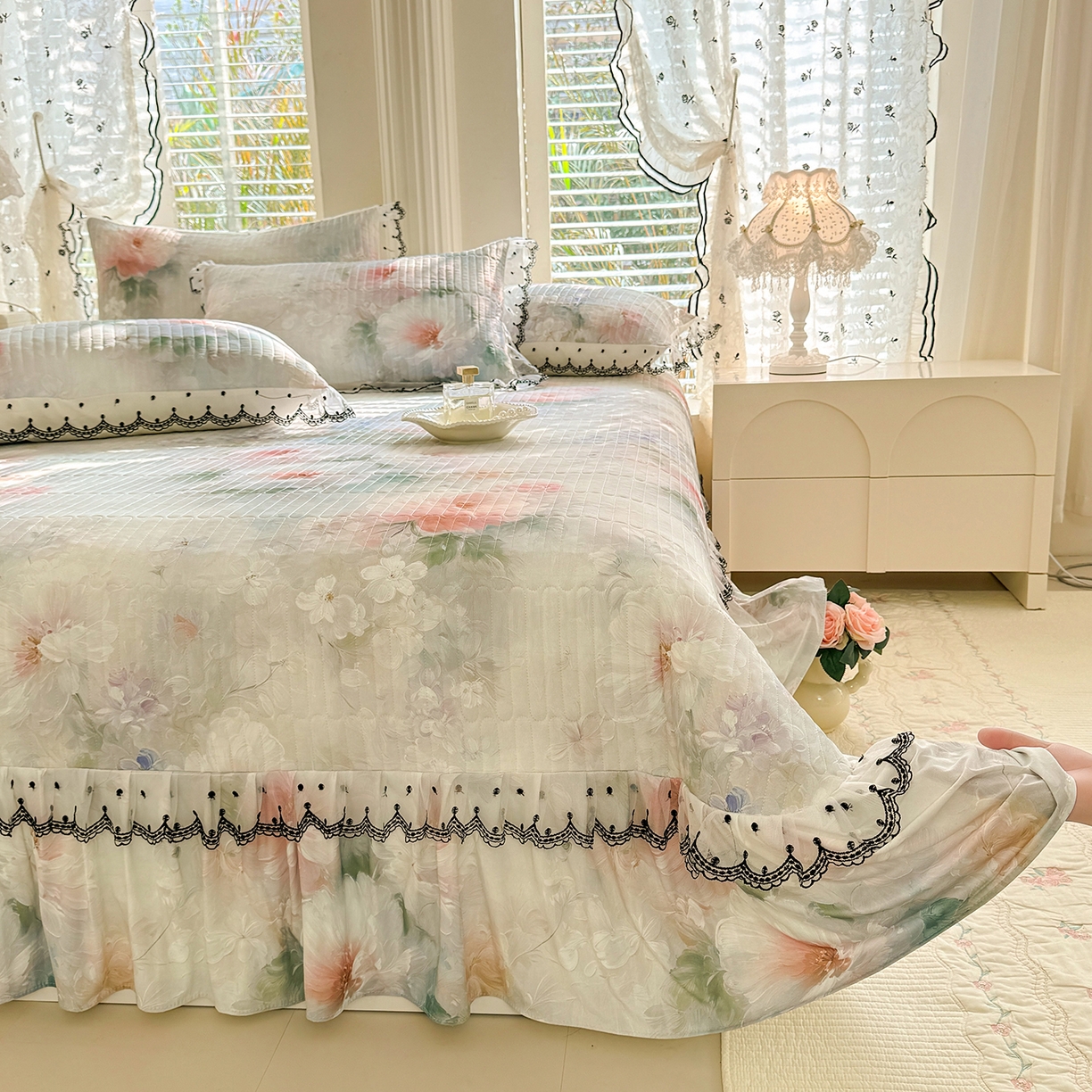 91家纺网 家纺一手货源 找家纺 丝印良品 2026新款凉感丝夹棉床盖款三件套 浮绘花影