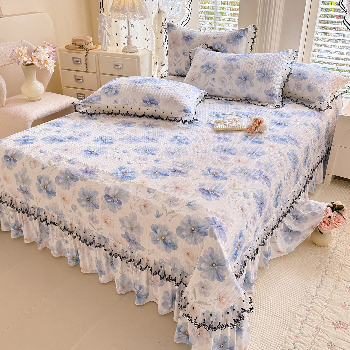 91家纺网 家纺一手货源 找家纺 丝印良品 2026新款凉感丝夹棉床盖款三件套 尼斯花晨