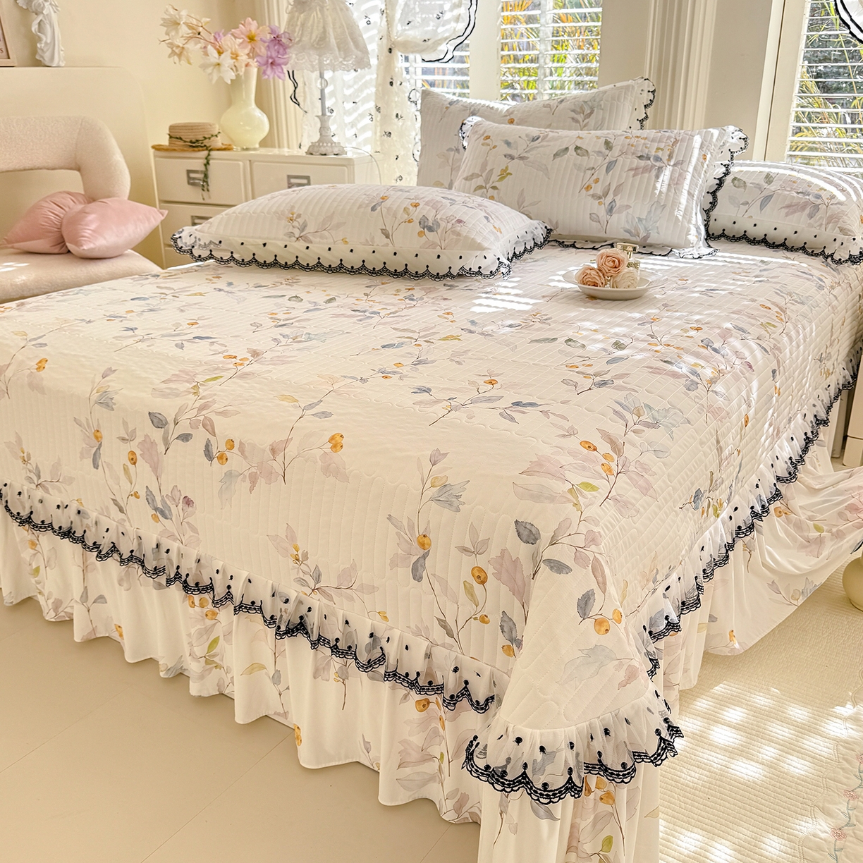 91家纺网 家纺一手货源 找家纺 丝印良品 2026新款凉感丝夹棉床盖款三件套 花田半亩