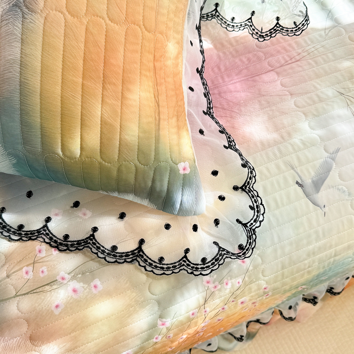 91家纺网 家纺一手货源 找家纺 丝印良品 2026新款凉感丝夹棉床盖款三件套 空谷幽兰